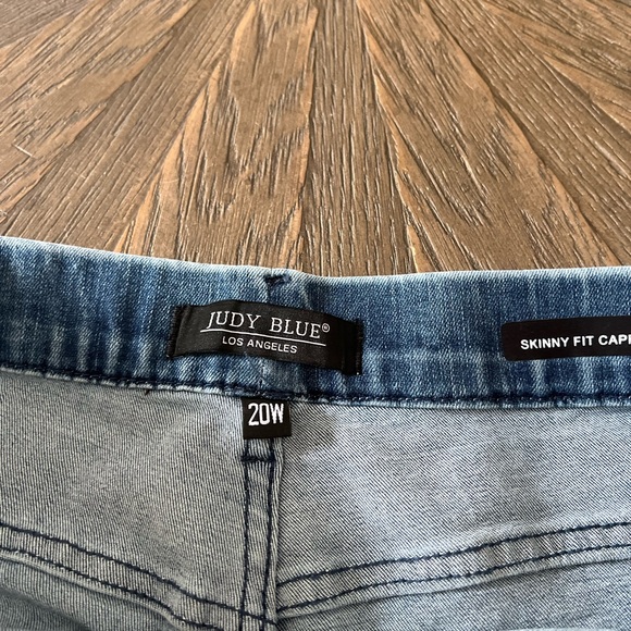 Judy Blue skinny capri - Picture 2 of 4